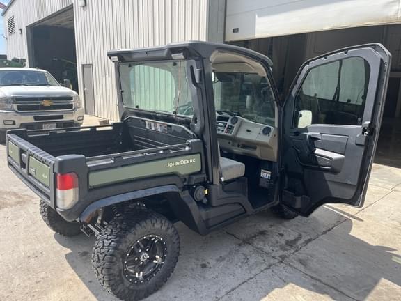 Image of John Deere XUV 835R equipment image 2