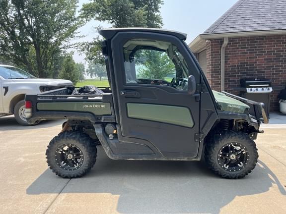 Image of John Deere XUV 835R equipment image 1