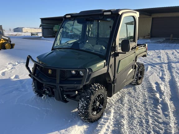 Image of John Deere XUV 835R equipment image 1