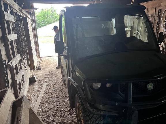 Image of John Deere XUV 835R equipment image 2