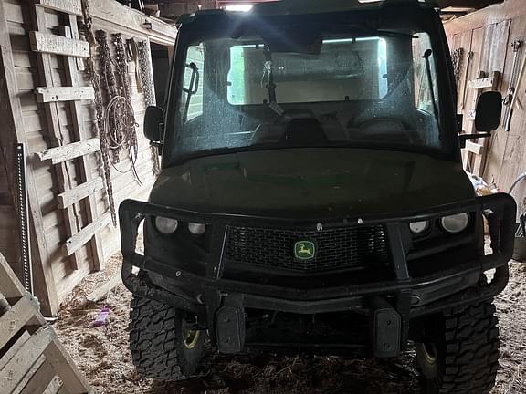 Image of John Deere XUV 835R equipment image 1