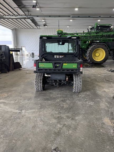 Image of John Deere XUV 835R equipment image 4