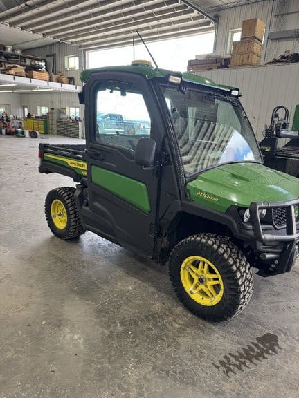 2023 John Deere XUV 835R Equipment Image0