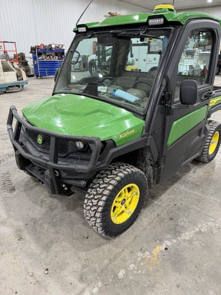 Image of John Deere XUV 835R equipment image 2