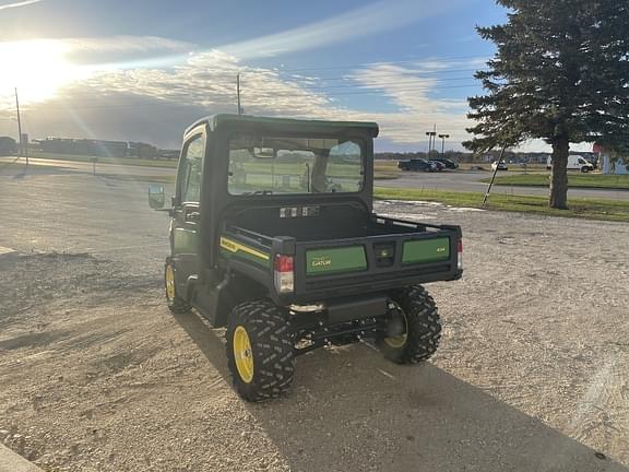 Image of John Deere XUV 835R equipment image 4