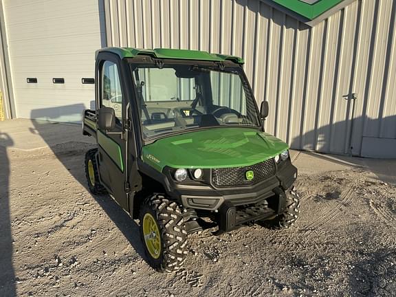 Image of John Deere XUV 835R equipment image 1