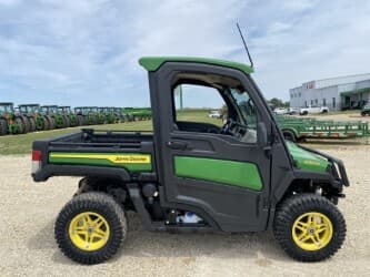 Image of John Deere XUV 835R equipment image 3