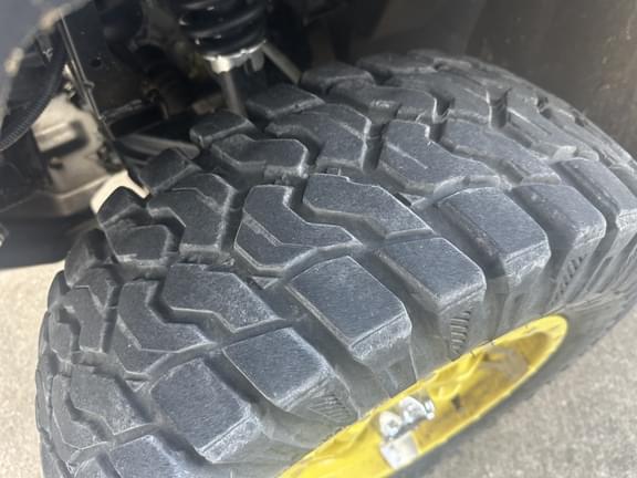 Image of John Deere XUV 835R equipment image 4