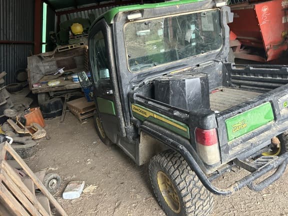 Image of John Deere XUV 835R equipment image 3