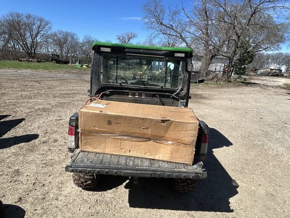 Image of John Deere XUV 835R equipment image 3