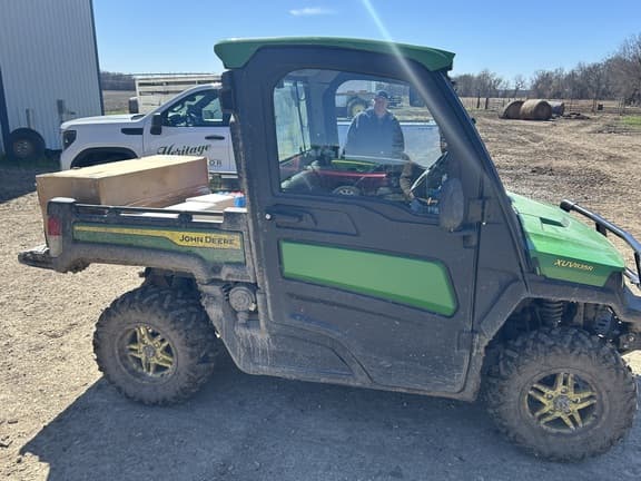 Image of John Deere XUV 835R equipment image 2