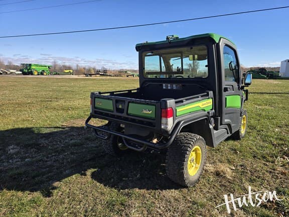 Image of John Deere XUV 835R equipment image 4