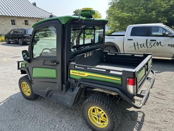 Image of John Deere XUV 835R equipment image 4