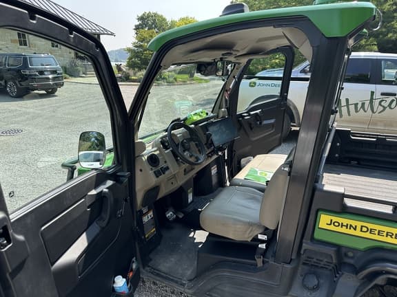 Image of John Deere XUV 835R equipment image 1