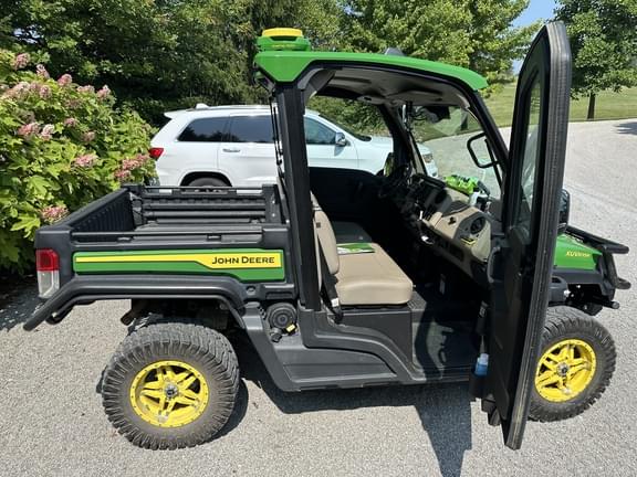 Image of John Deere XUV 835R equipment image 3