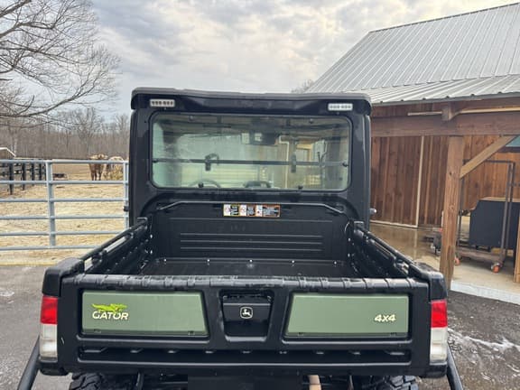 Image of John Deere XUV 835R equipment image 4