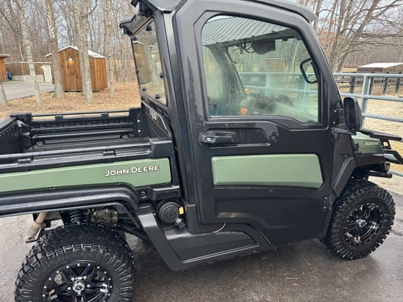 Image of John Deere XUV 835R Primary image