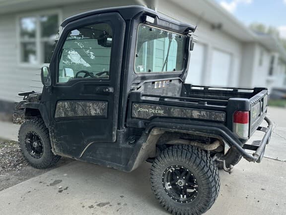 Image of John Deere XUV 835R equipment image 1