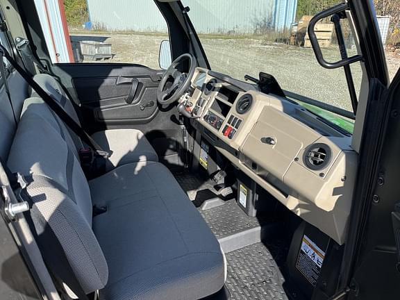 Image of John Deere XUV 835R equipment image 4