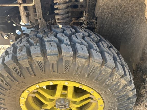 Image of John Deere XUV 835R equipment image 1