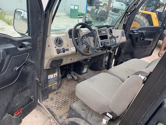 Image of John Deere XUV 835R equipment image 4