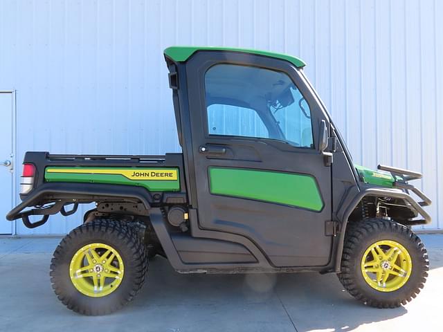 Image of John Deere XUV 835R equipment image 1