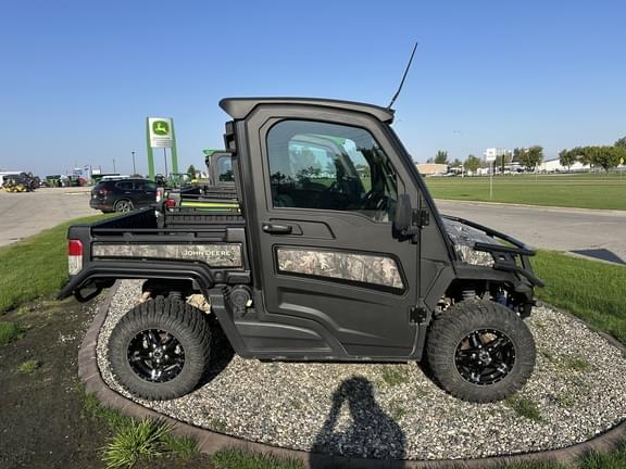 Image of John Deere XUV 835R equipment image 1