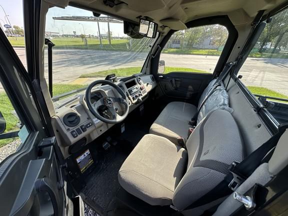 Image of John Deere XUV 835R equipment image 4