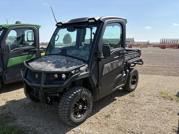 Image of John Deere XUV 835R equipment image 1