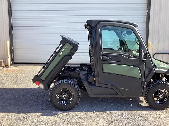 Image of John Deere XUV 835R equipment image 3