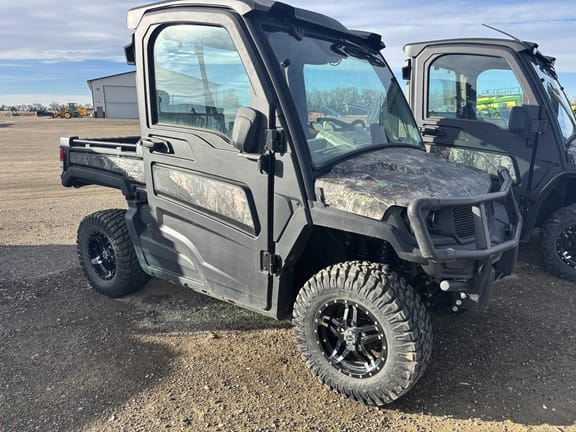 2023 John Deere XUV 835R Equipment Image0