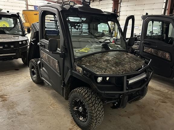 Image of John Deere XUV 835R Primary image