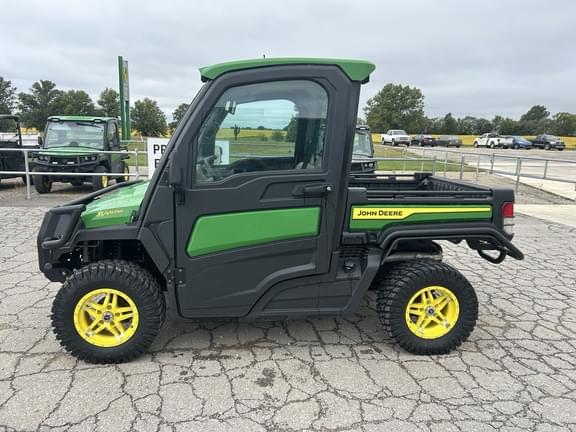 Image of John Deere XUV 835R equipment image 1