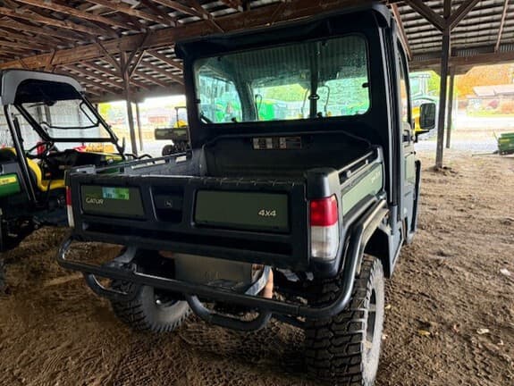 Image of John Deere XUV 835R equipment image 3