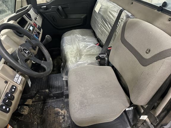 Image of John Deere XUV 835R equipment image 2