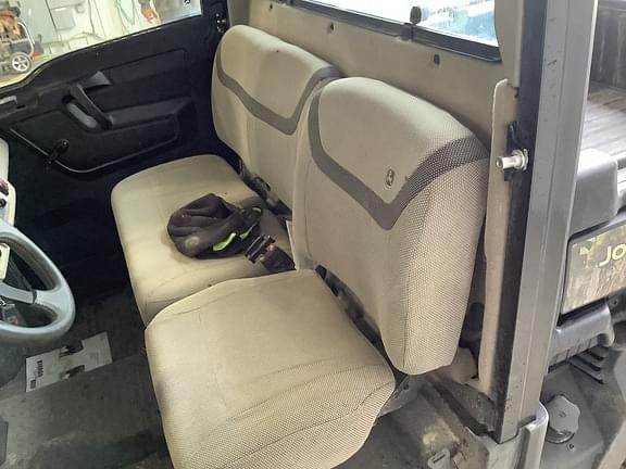 Image of John Deere XUV 835R equipment image 4