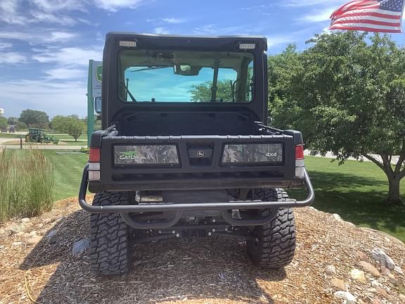 Image of John Deere XUV 835R equipment image 4