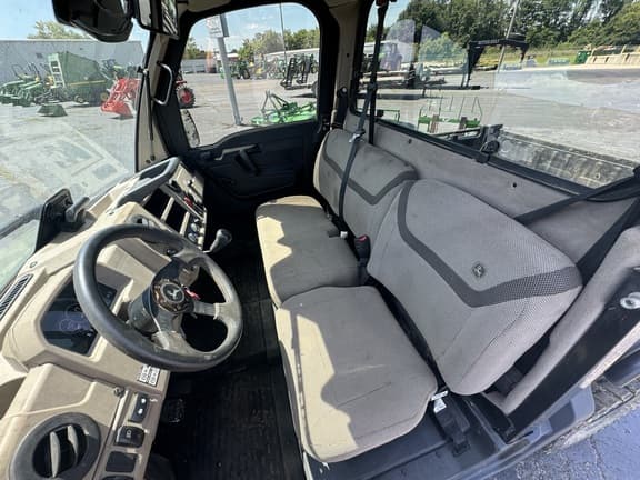 Image of John Deere XUV 835R equipment image 3