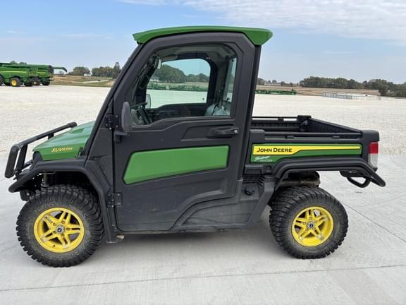 Image of John Deere XUV 835R equipment image 1