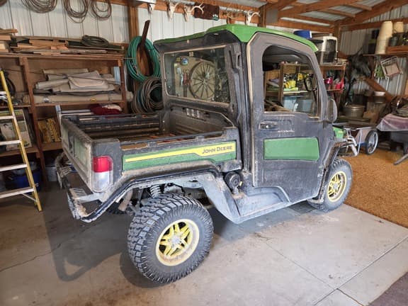 Image of John Deere XUV 835R equipment image 1