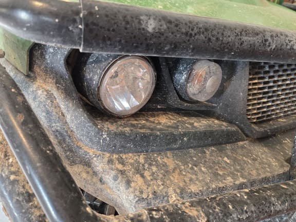 Image of John Deere XUV 835R equipment image 3