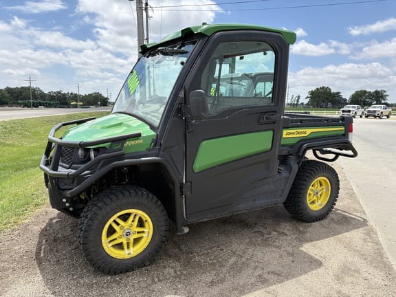 2023 John Deere XUV 835R Equipment Image0