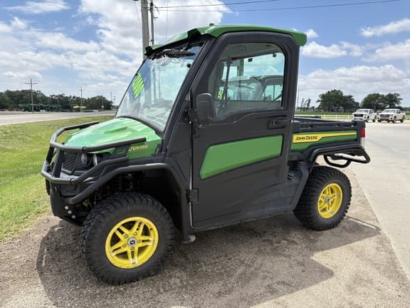 Image of John Deere XUV 835R equipment image 1