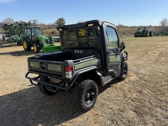 Image of John Deere XUV 835R equipment image 3