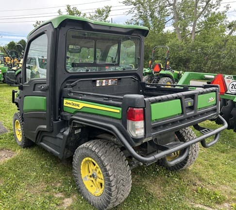 Image of John Deere XUV 835R equipment image 3