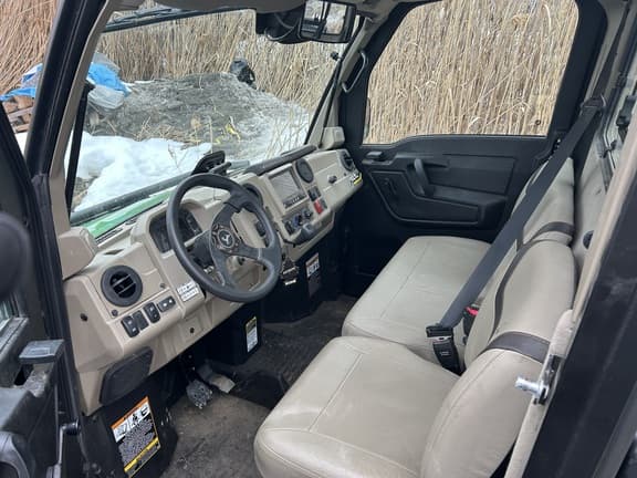 Image of John Deere XUV 835R equipment image 4