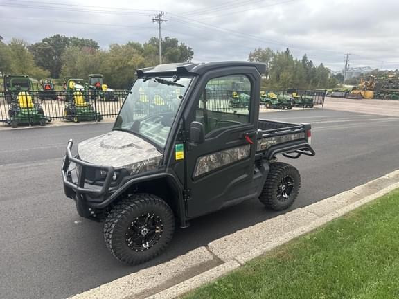 Image of John Deere XUV 835R equipment image 1