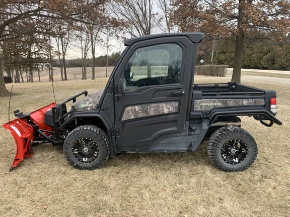 Image of John Deere XUV 835R equipment image 1