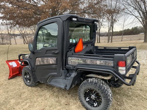 Image of John Deere XUV 835R equipment image 2