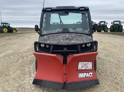 Image of John Deere XUV 835R equipment image 1